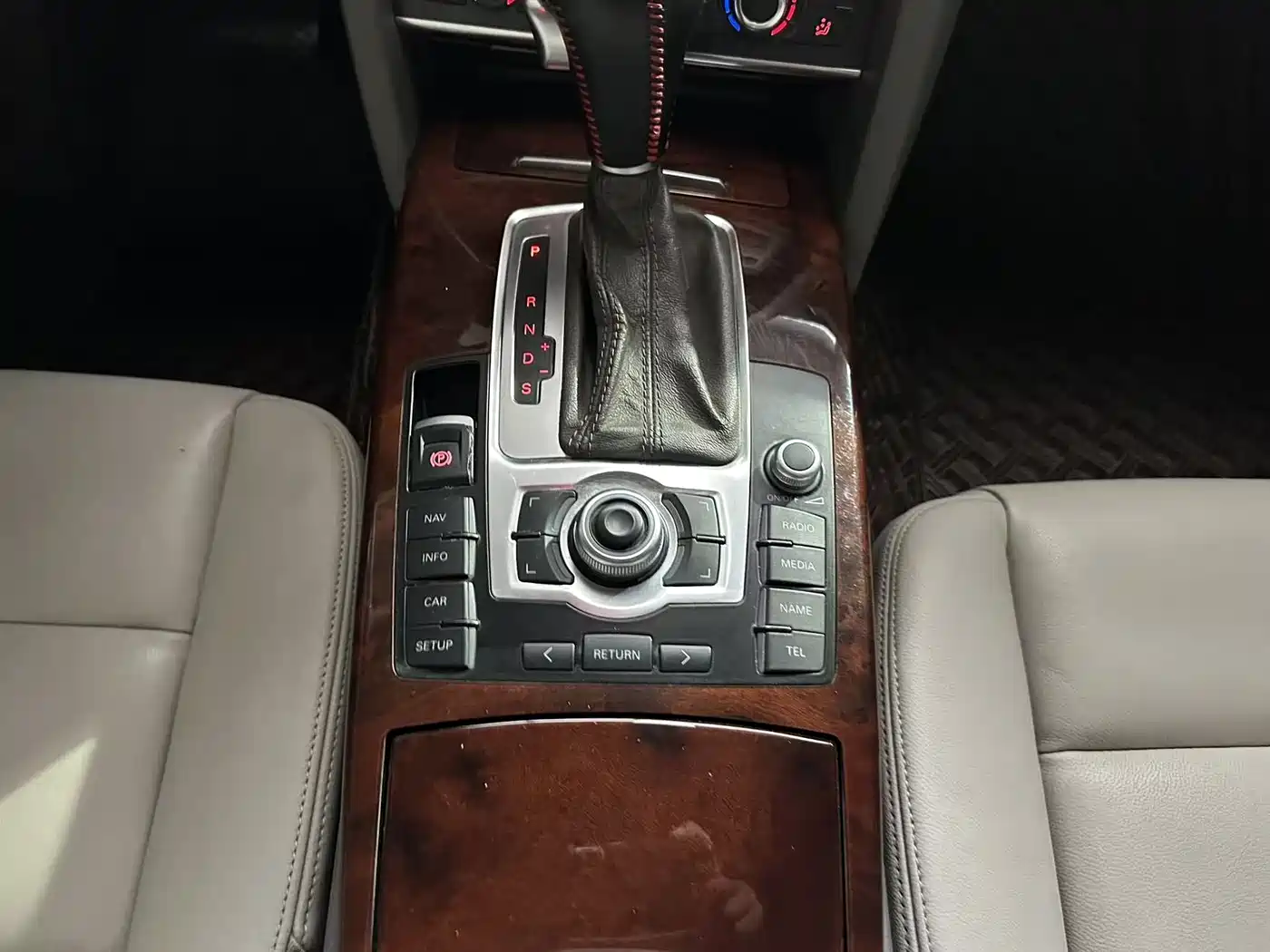 Audi A6L 2011 Model 2.4L Comfort фото 8