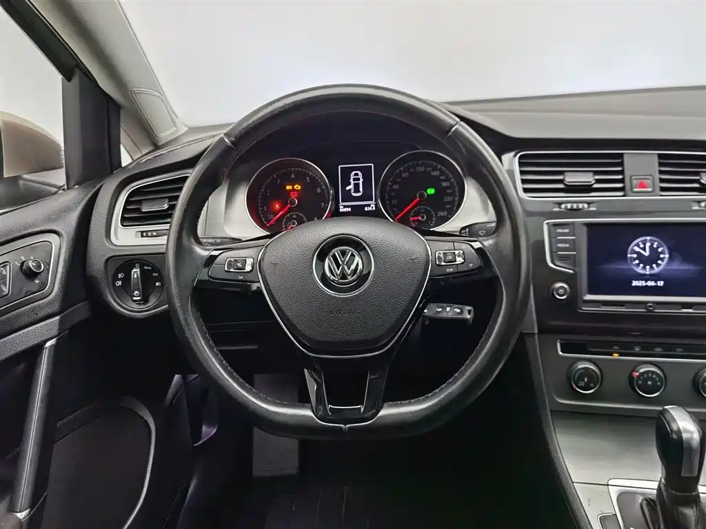 Volkswagen Golf 2015 1.6L Automatic Comfort фото 11