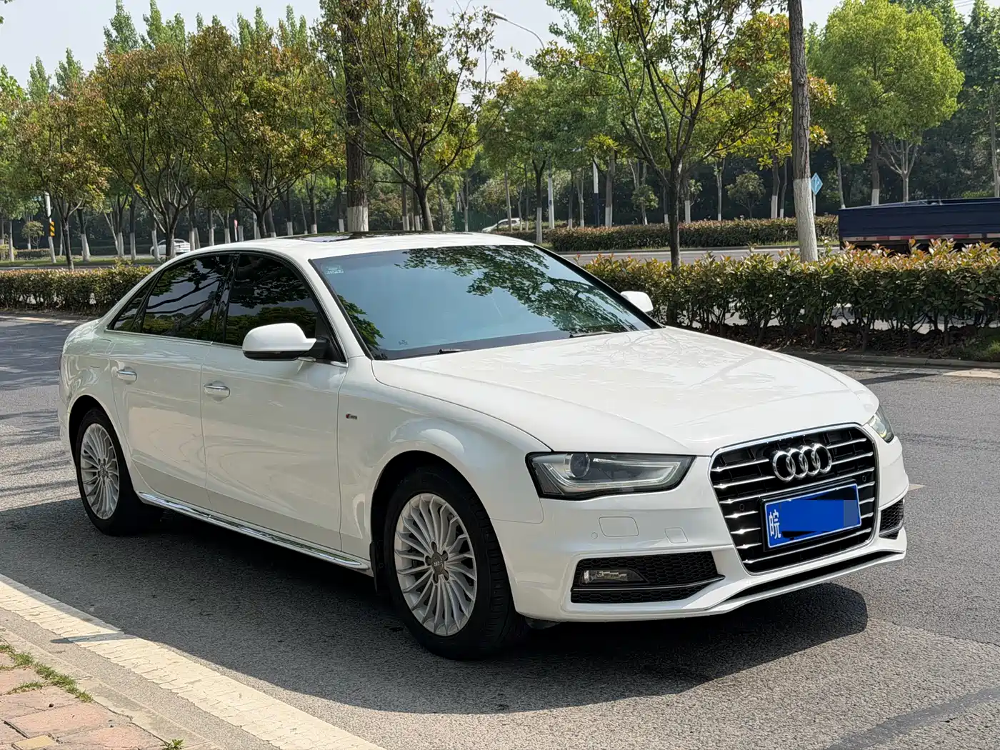 Audi A4L 2016 35 TFSI Collector's Edition S line Comfort фото 3
