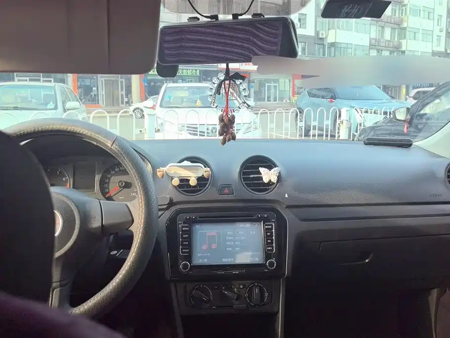 Volkswagen Jetta 2015 Value Edition 1.6L Manual Fashion фото 12