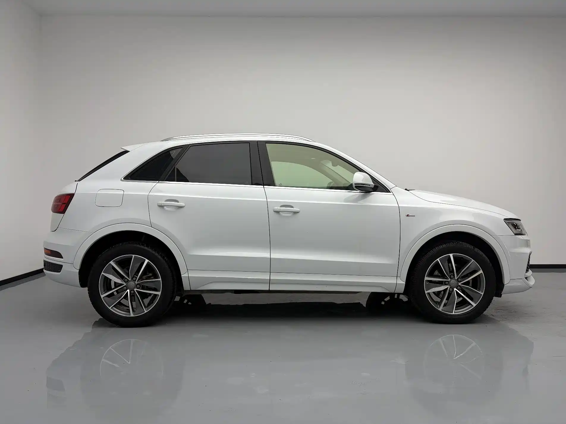 Фото 8 - Audi Q3