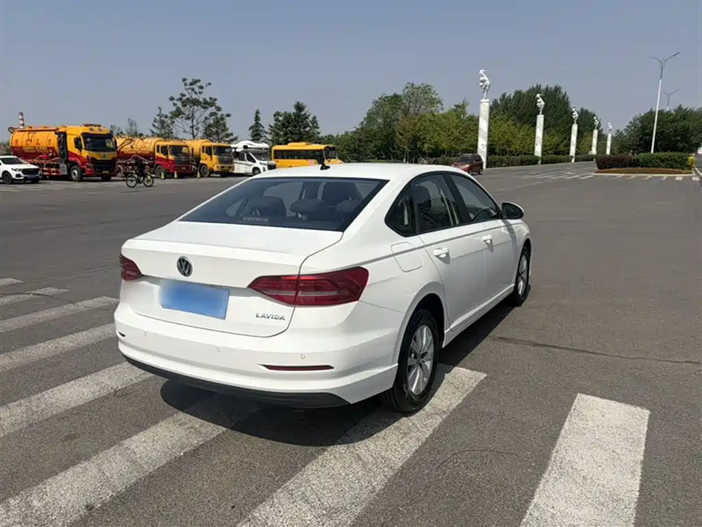 Volkswagen Lavida 2019 1.5L Automatic Trend Edition China VI фото 3