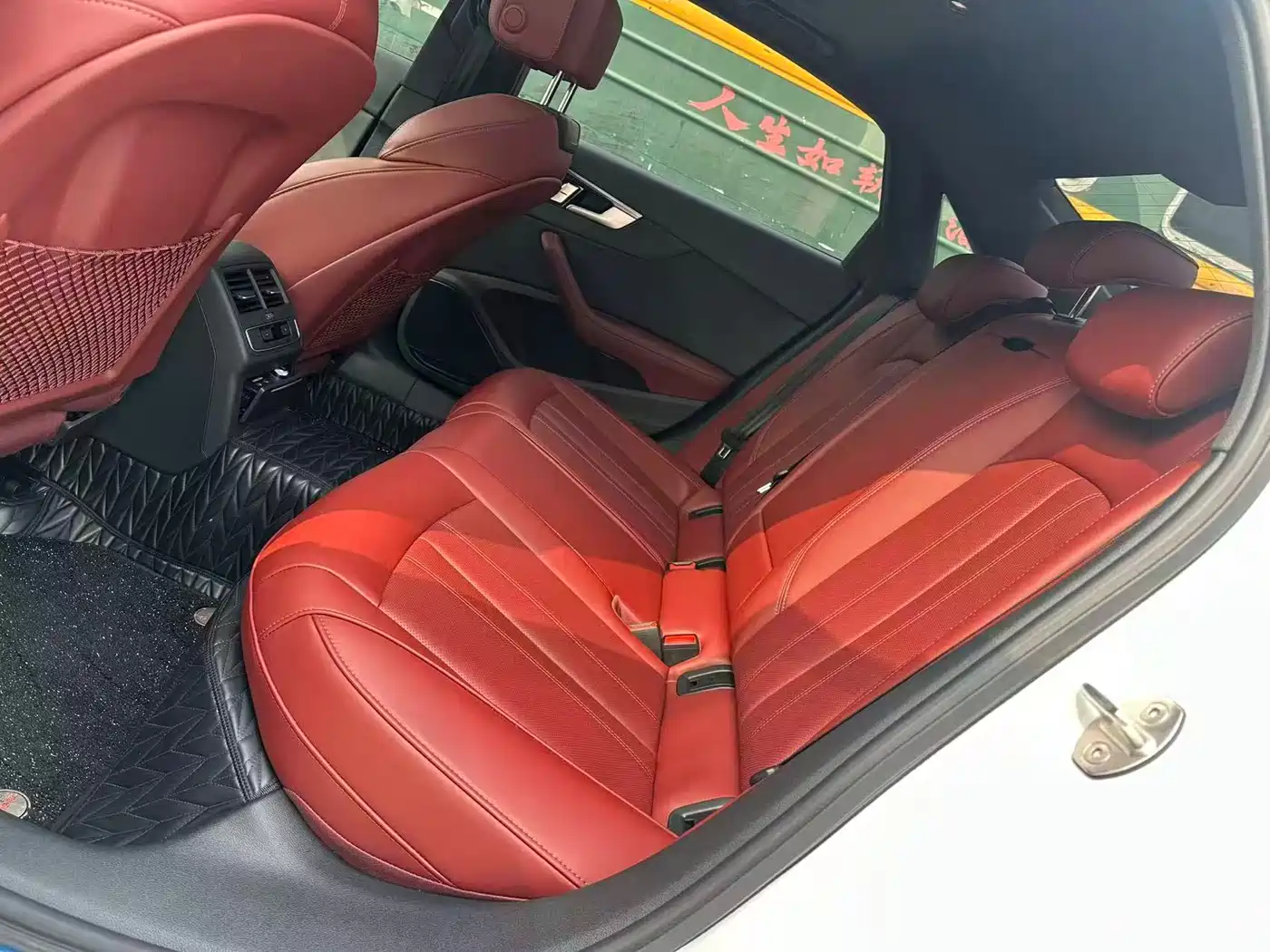 Audi A4L 2025 2 Million Celebration Edition 40 TFSI Luxury Dynamic фото 13