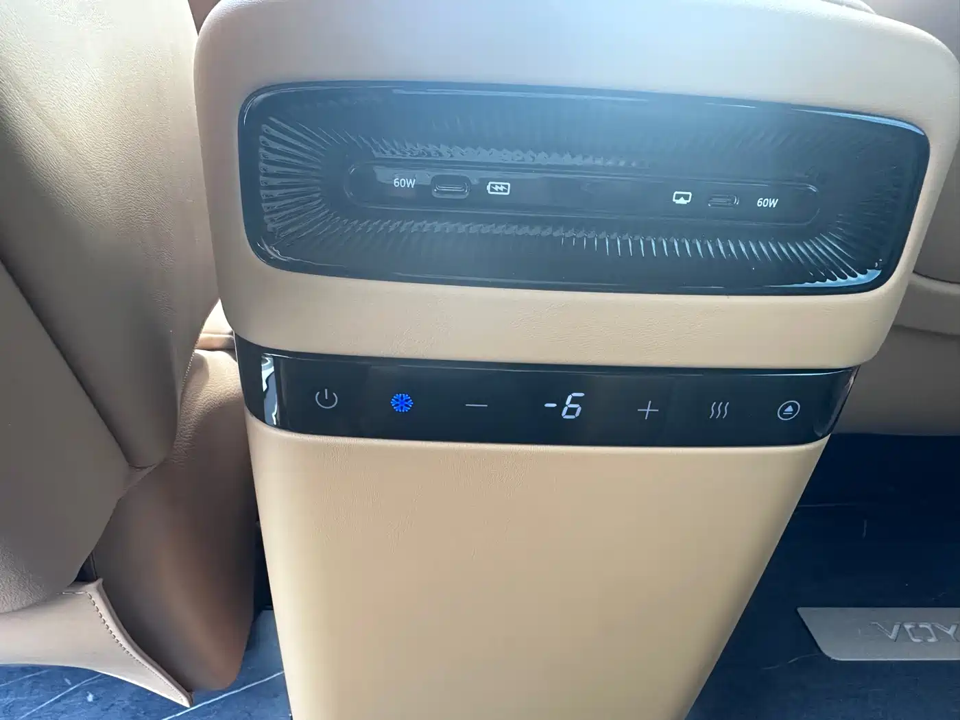 Voyah Auto Voyah Dreamer 2025 PHEV 4WD Kunpeng Premium Edition фото 16