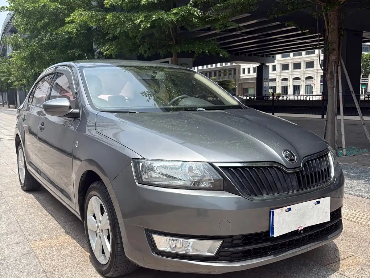 Škoda Rapid 2016 1.6L Automatic Pioneer Edition