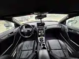 Photo 9 - Hyundai Genesis Coupe