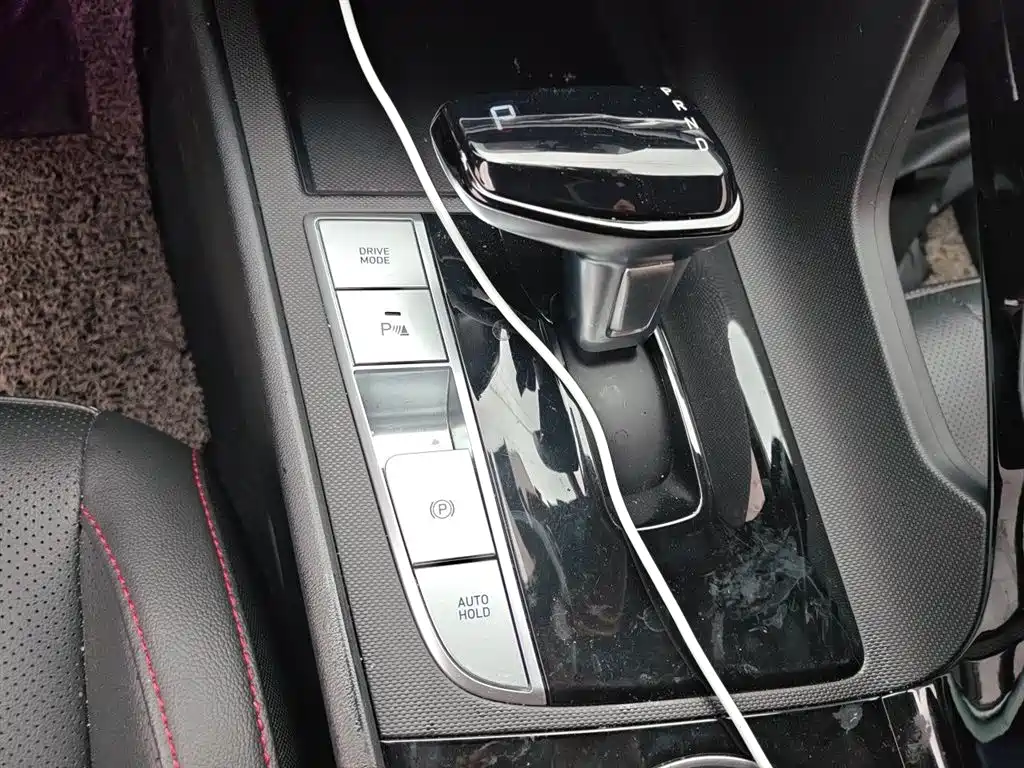 Hyundai Elantra 2022 1.5L CVT LUX Premium Edition фото 7