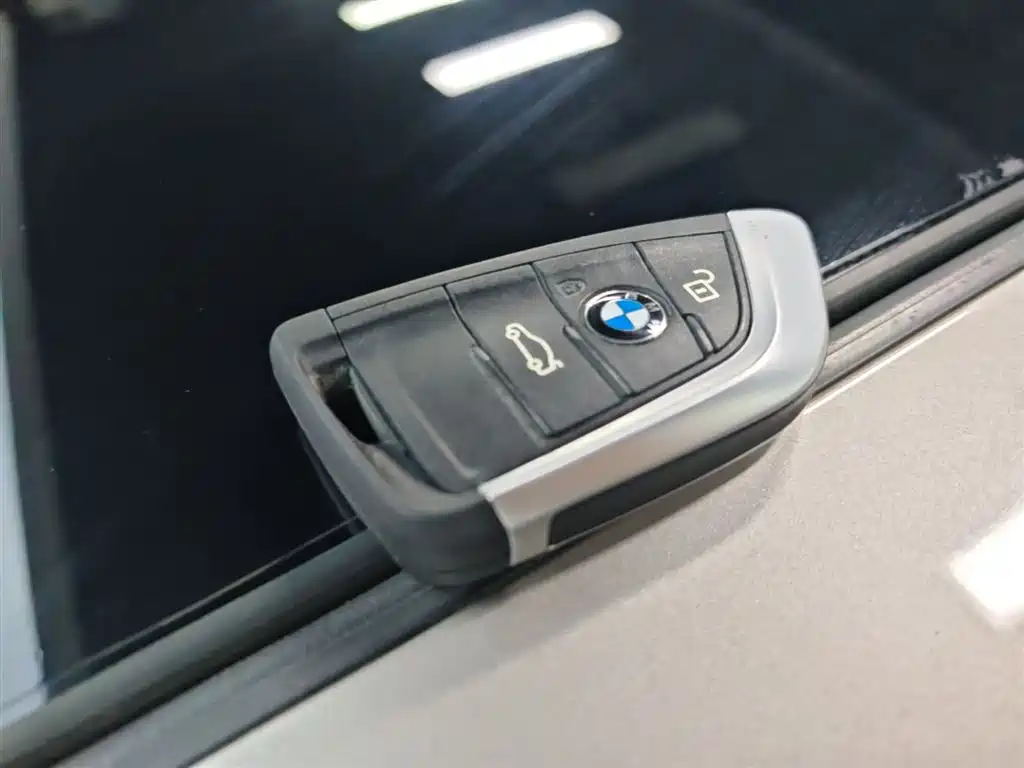 BMW 2 Series Touring 2016 218i Sport Design Package фото 9