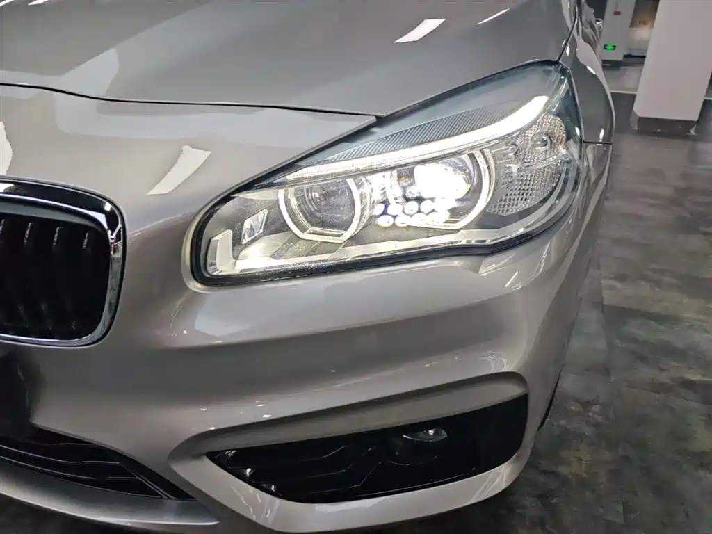 BMW 2 Series Touring 2016 218i Sport Design Package фото 24