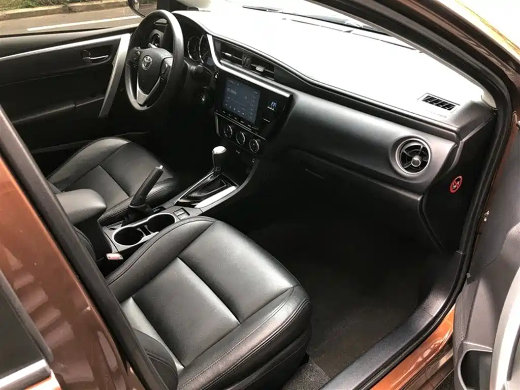 Toyota Levin 2017 Facelift 185T CVT Elite (China V) фото 8