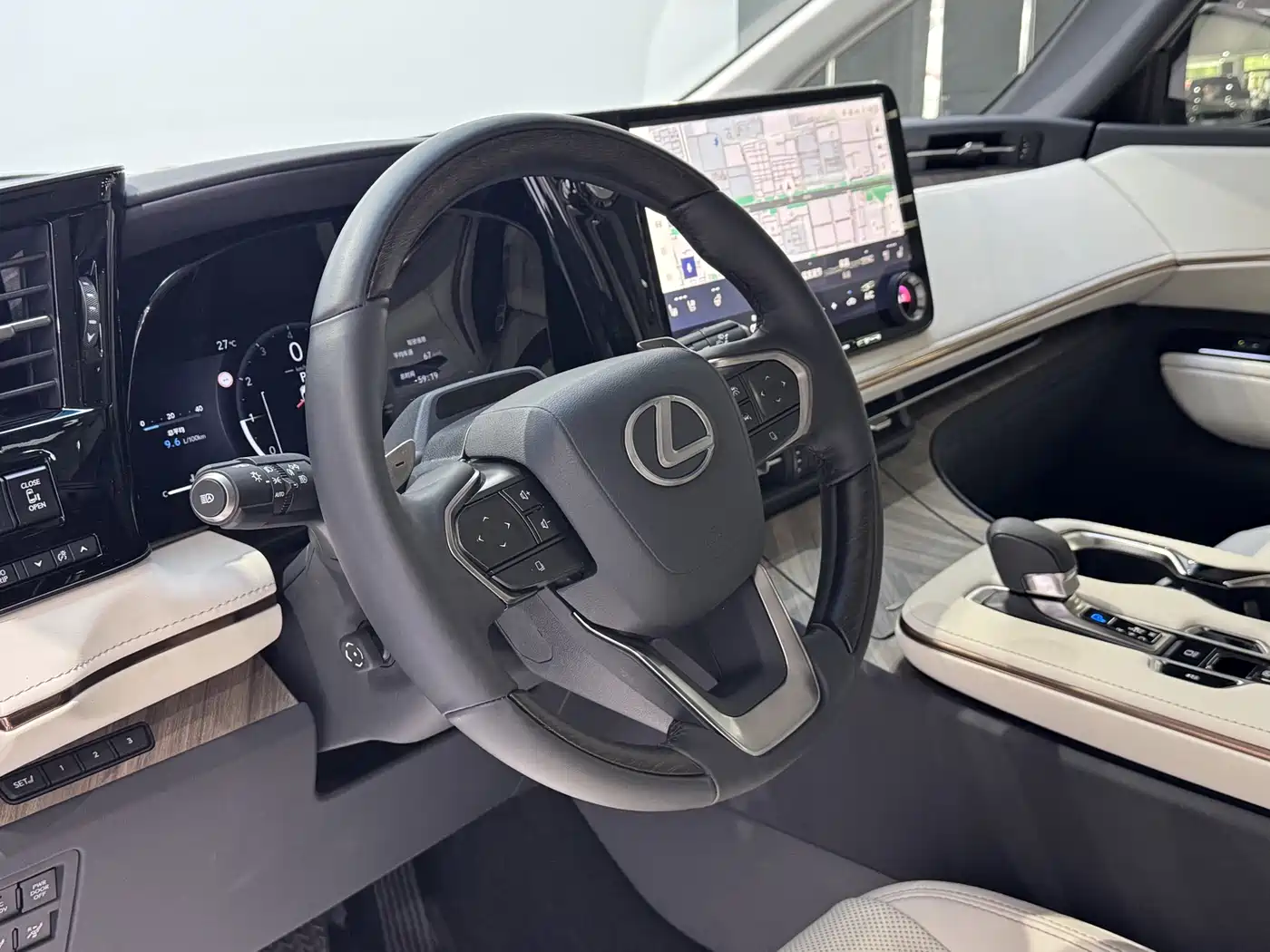 Lexus LM 2023 500h 6-Seater Prestige Edition фото 8