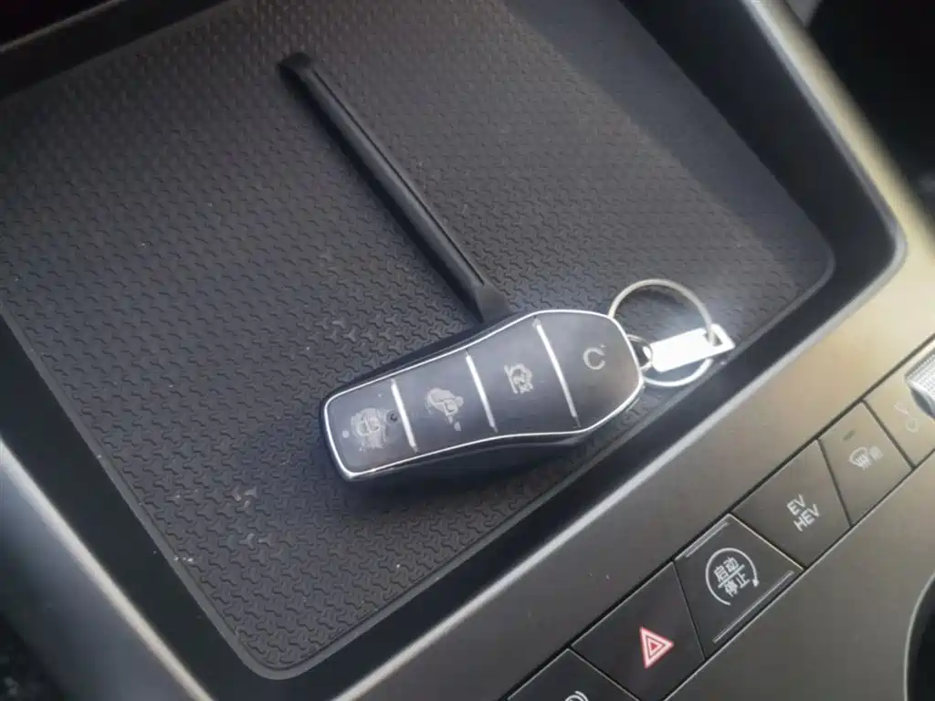 BYD Qin PLUS 2026 DM-i Smart Edition 128KM Progressive фото 9