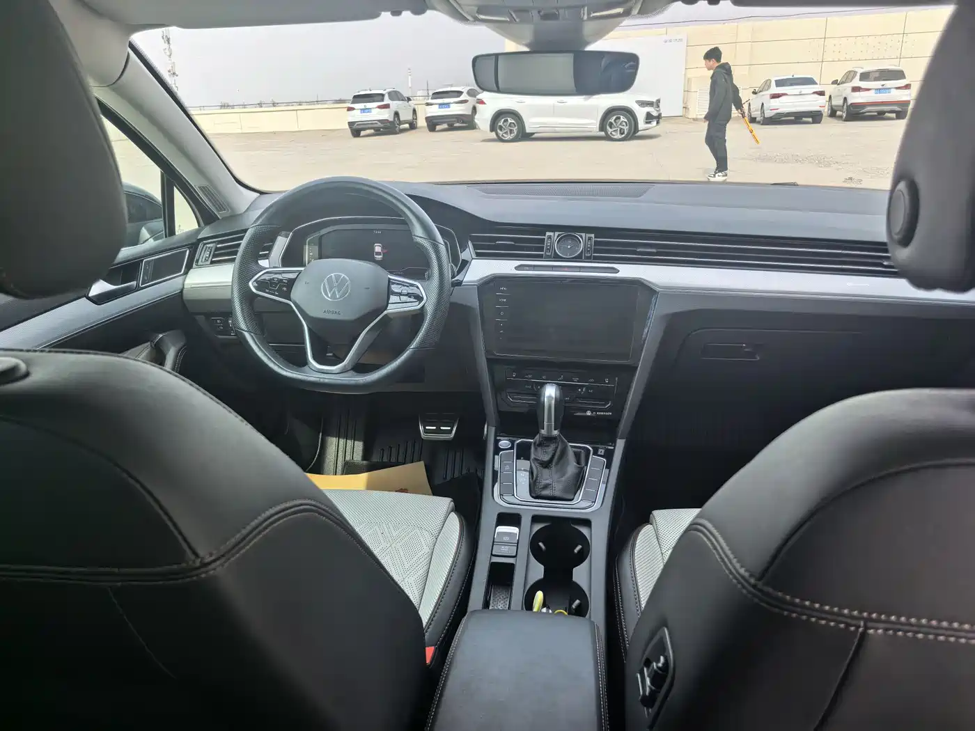 Volkswagen Magotan 2023 Model 2 Million Commemorative Edition 330TSI DSG Luxury фото 6