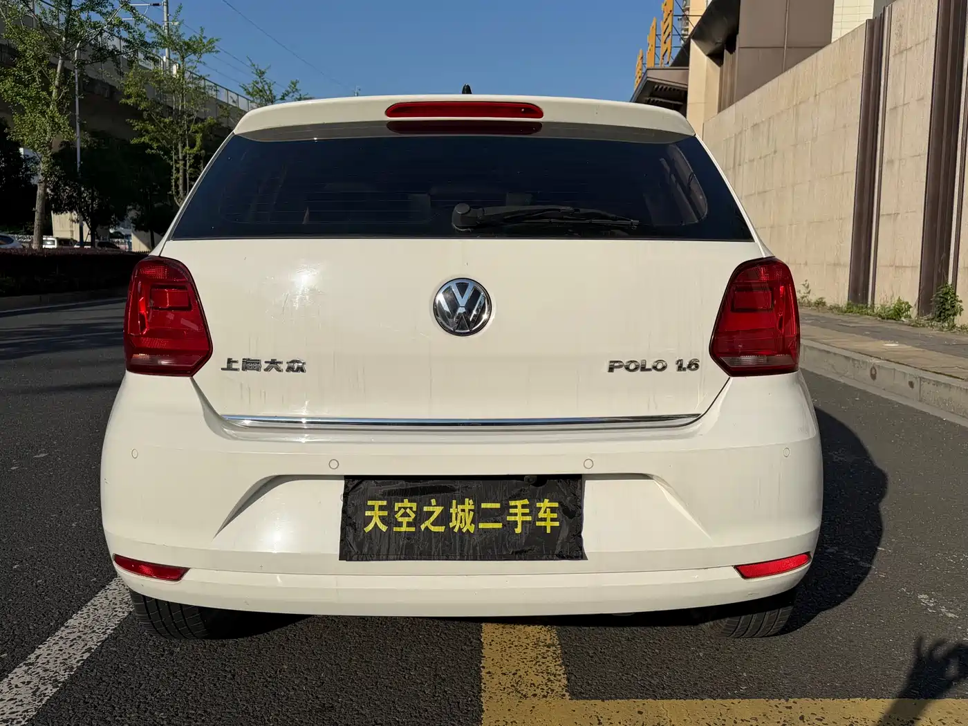 Volkswagen Polo 2014 1.6L Automatic Luxury Edition фото 29