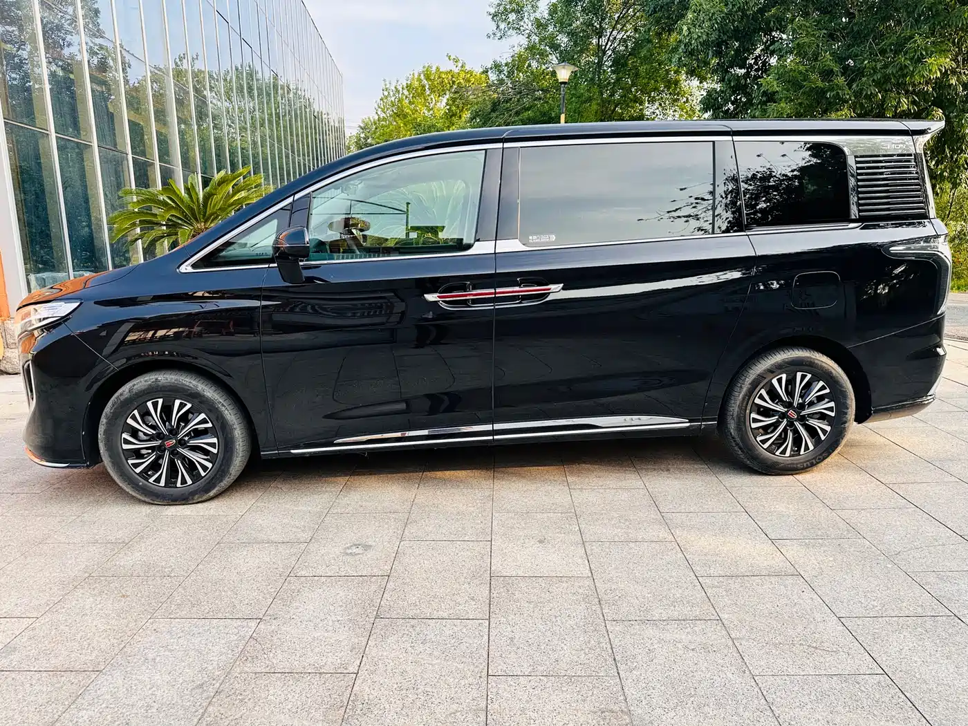 Hongqi HQ9 PHEV 2024 Model 2.0T AWD Business Edition фото 3