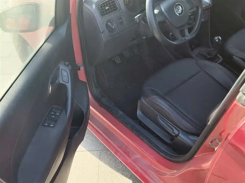 Volkswagen Polo 2016 1.4L Manual Trend фото 14