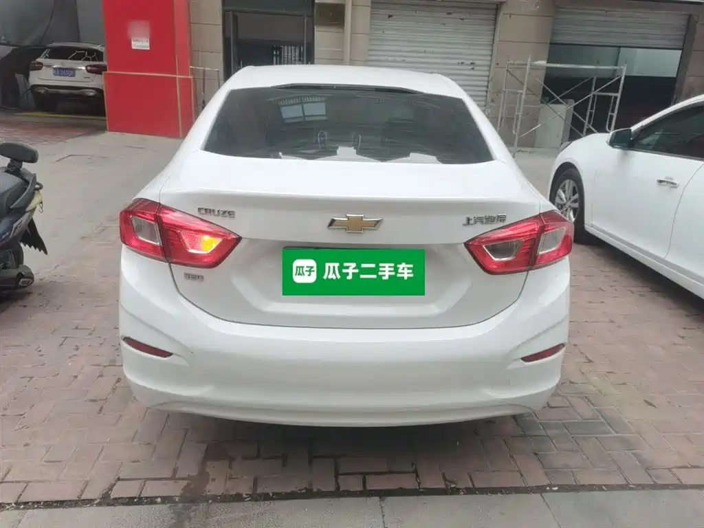 Chevrolet Cruze 2018 320 Automatic Pioneer Sunroof Edition фото 6