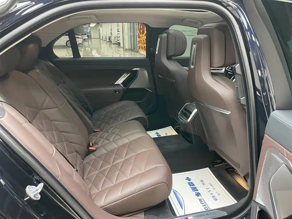 BMW 7-SERIES
