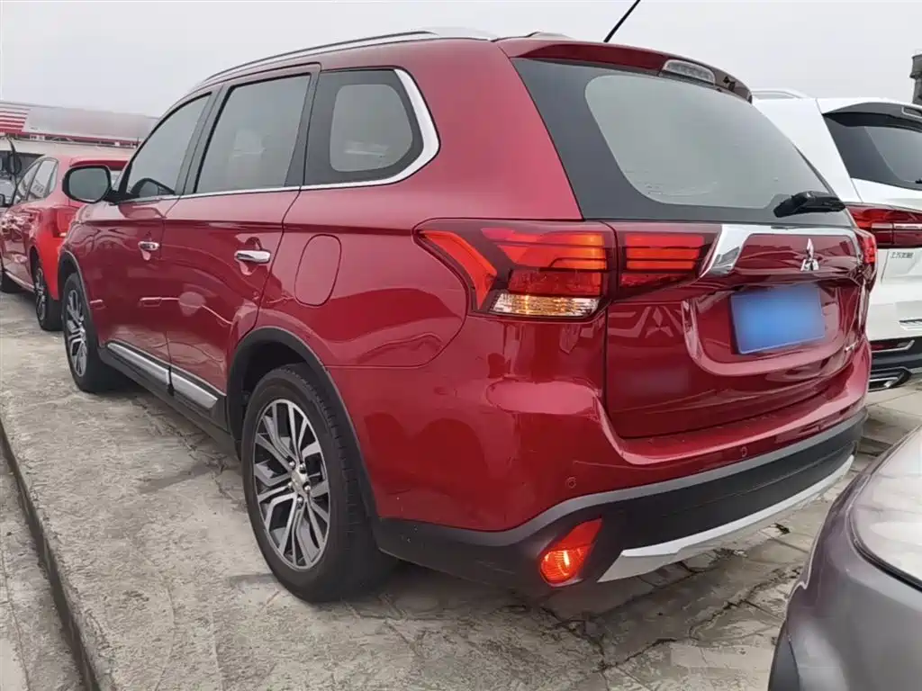 Mitsubishi Outlander 2016 2.4L 4WD Elite Edition 5-seater фото 5