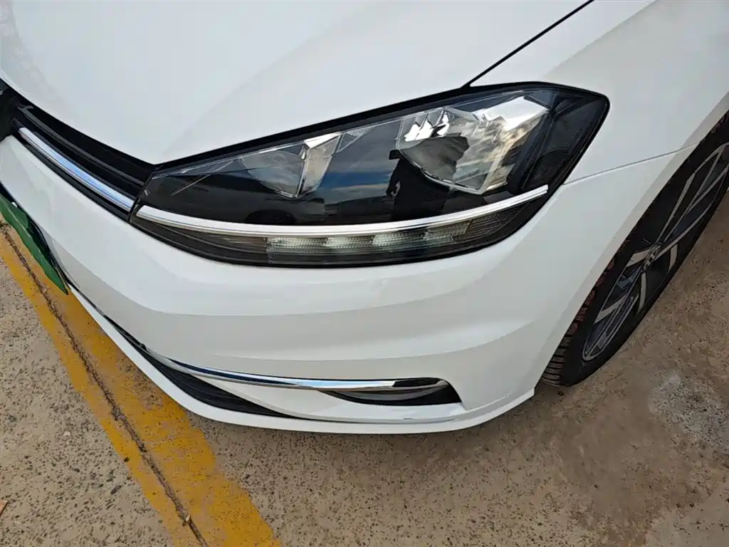 Volkswagen Golf 2020 200TSI DSG Comfort Progressive Edition фото 24