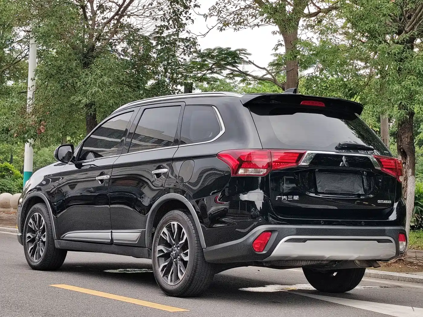 Mitsubishi Outlander 2019 2.4L 4WD Deluxe Edition 5-Seater China VI фото 14