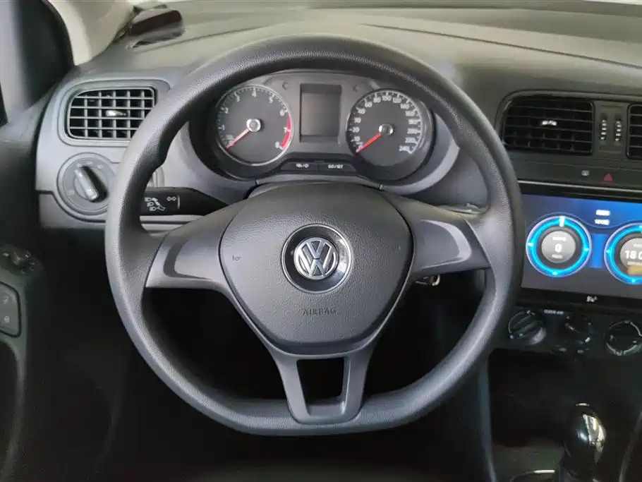 Volkswagen Polo 2016 1.4L Automatic Trend фото 15