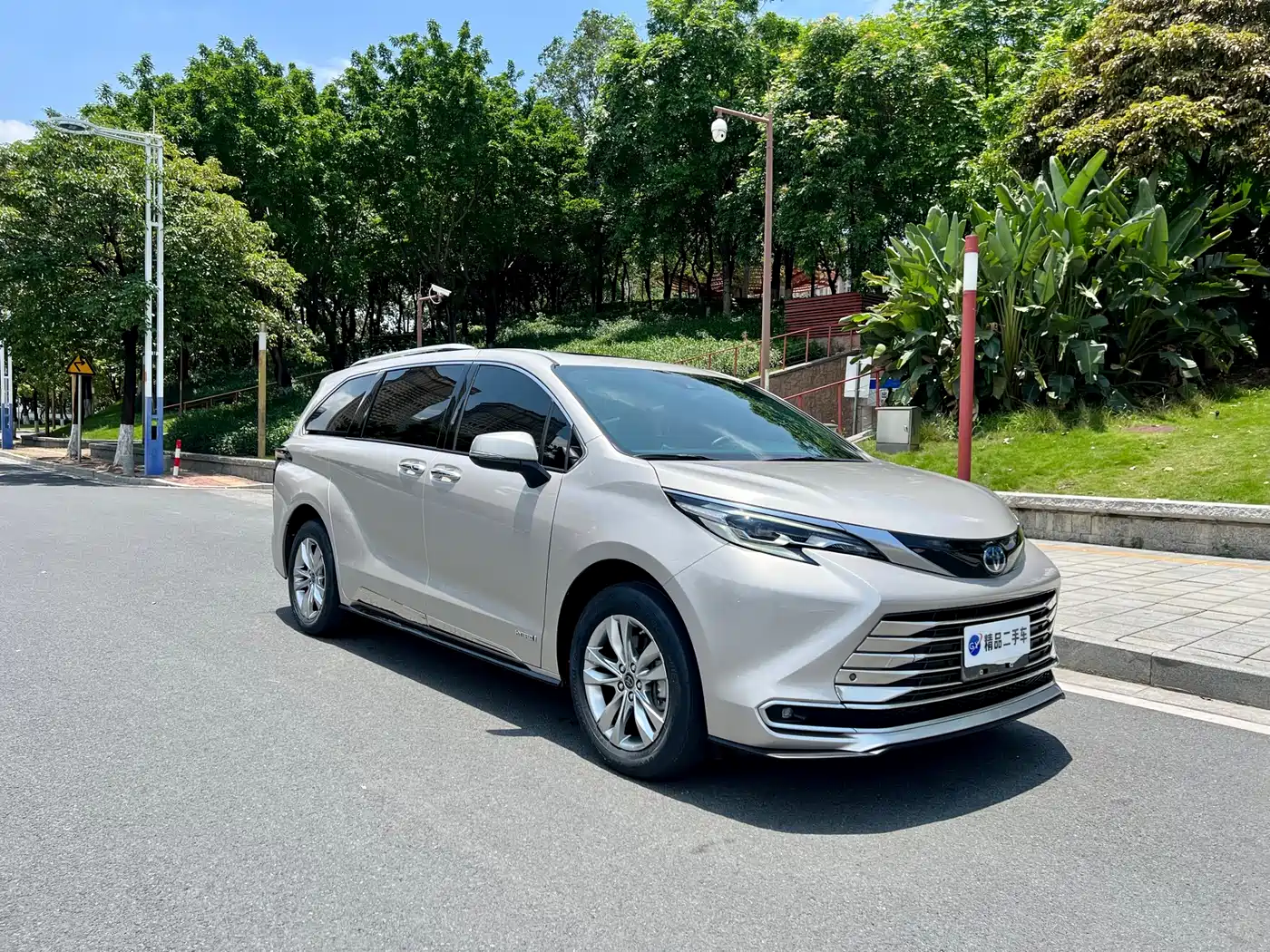 Toyota Sienna 2021 2.5L Hybrid Ultimate Edition фото 26