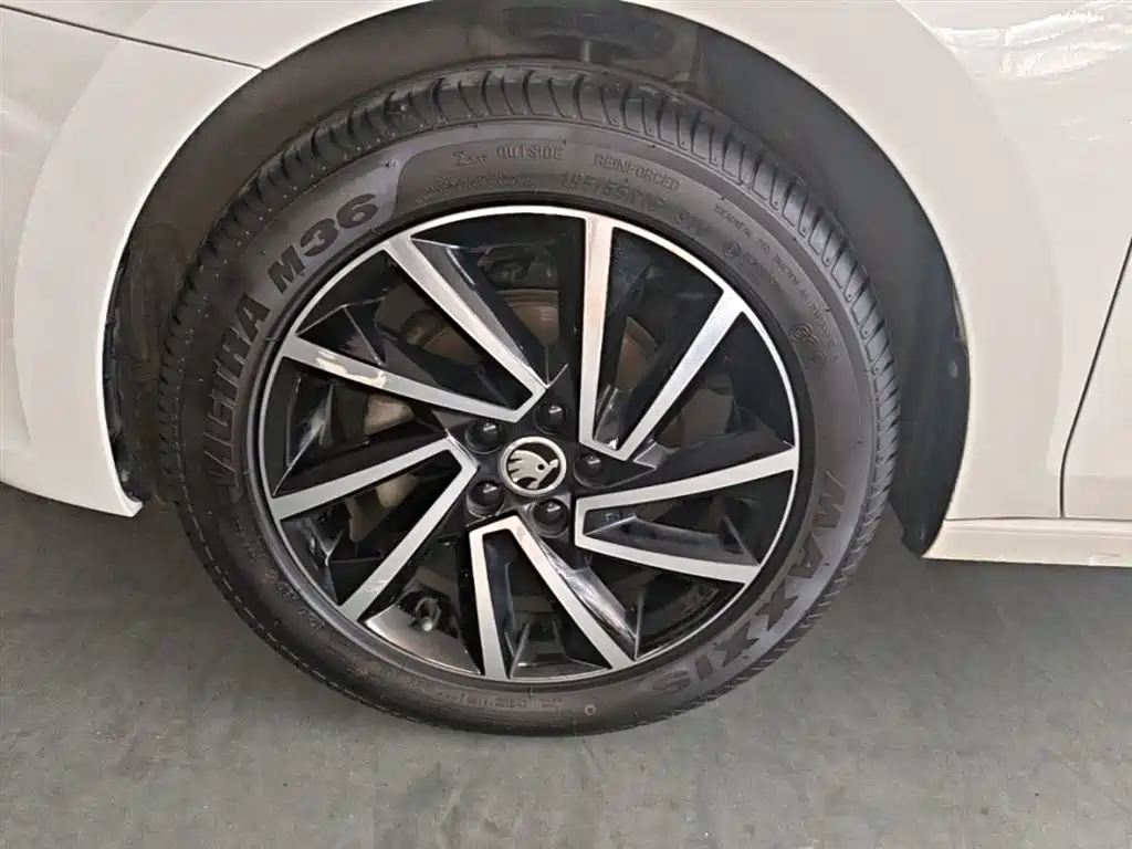 Škoda Skoda Rapid Spaceback 2020 1.5L Auto Comfort фото 23