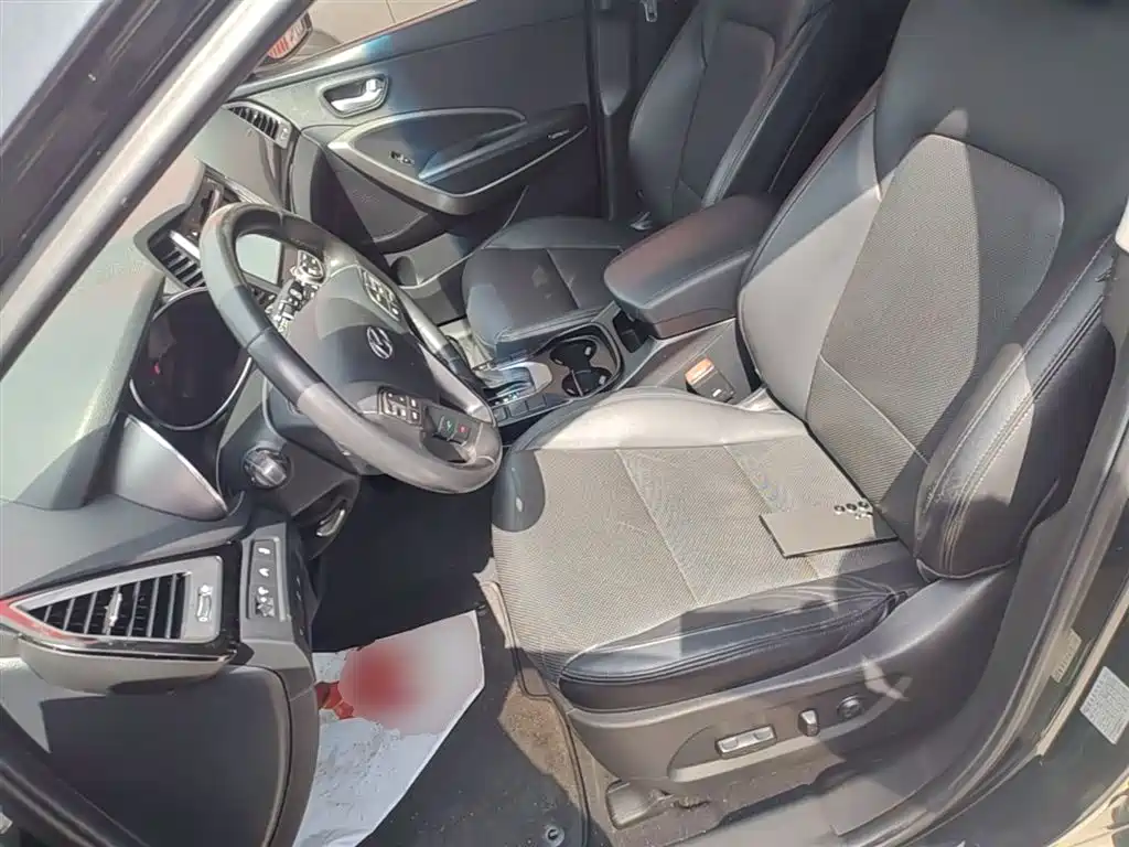 Hyundai Grand Santa Fe 2013 3.0L 7-Seater 4WD Luxury Edition фото 15