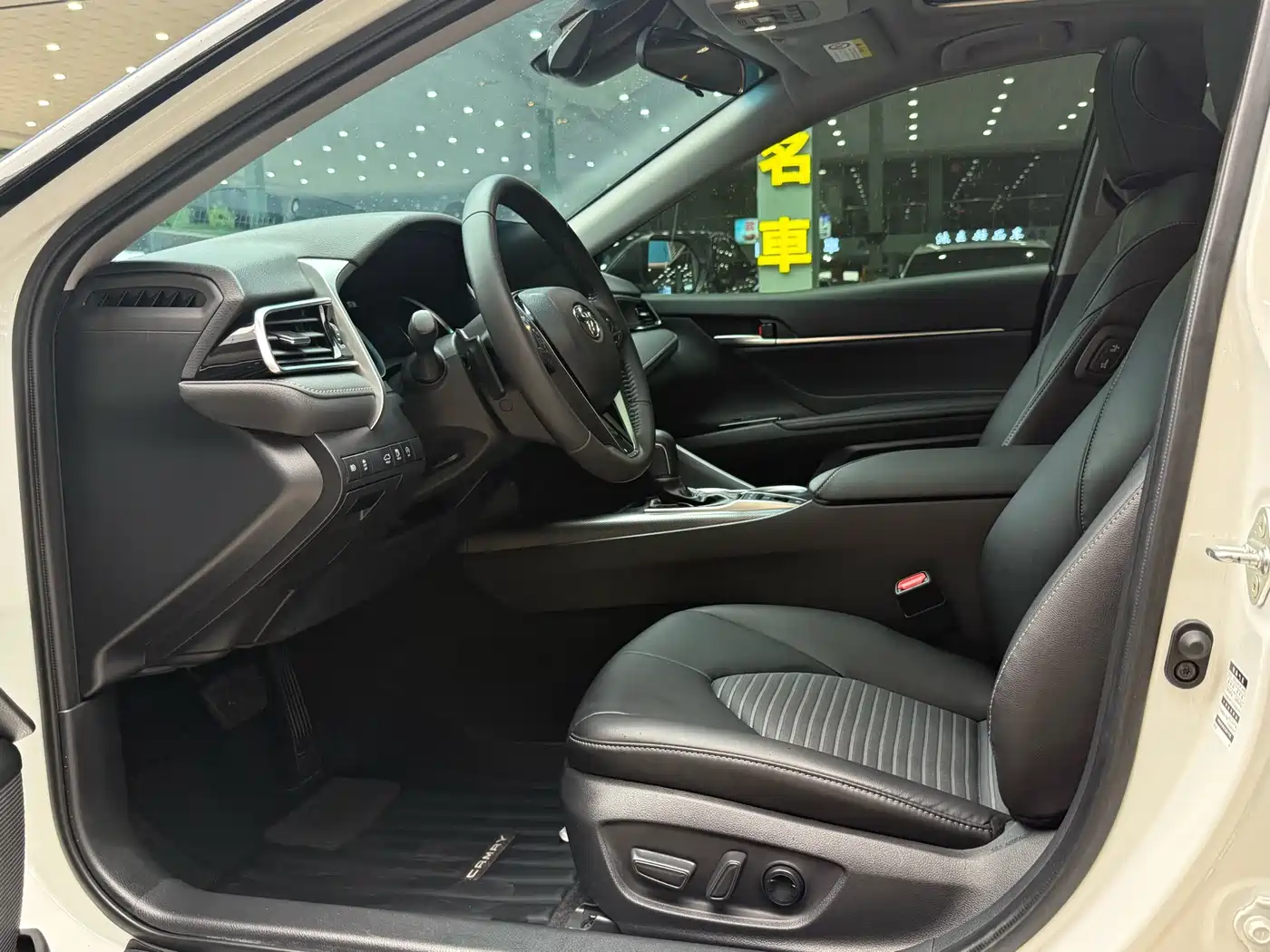 Toyota Camry 2023 2.5S Knight Edition фото 8