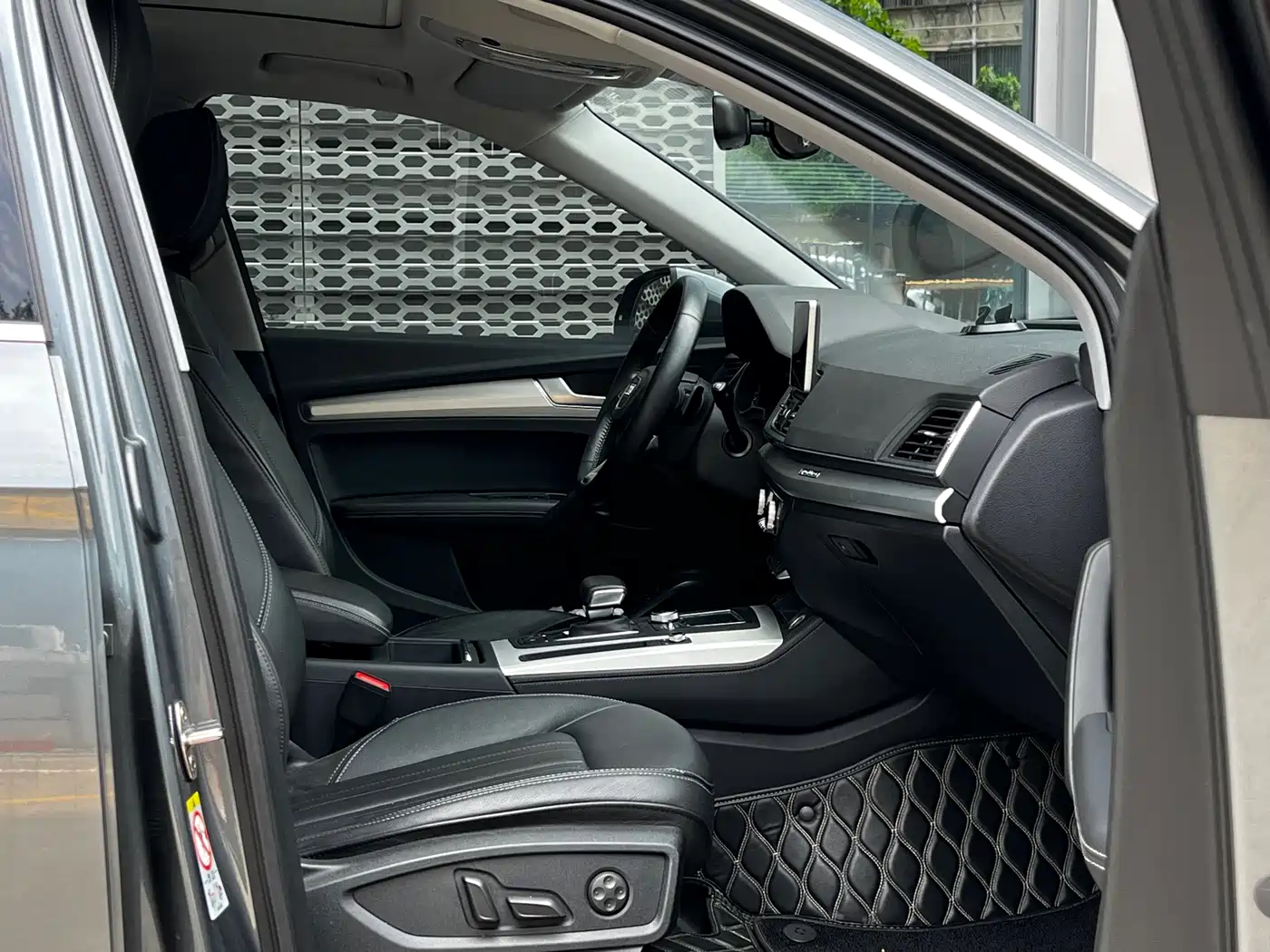 Audi Q5L 2020 Facelift 40 TFSI Honor Fashion фото 22
