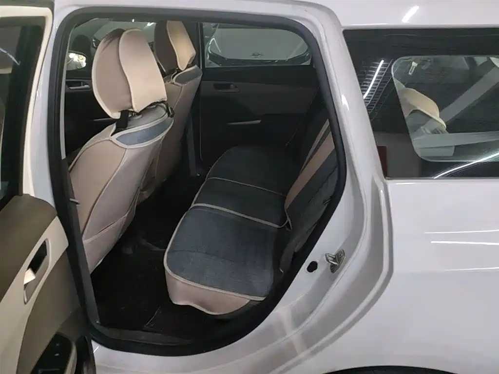 Chevrolet Lova RV 2016 1.5L Automatic Easy-Ride фото 17