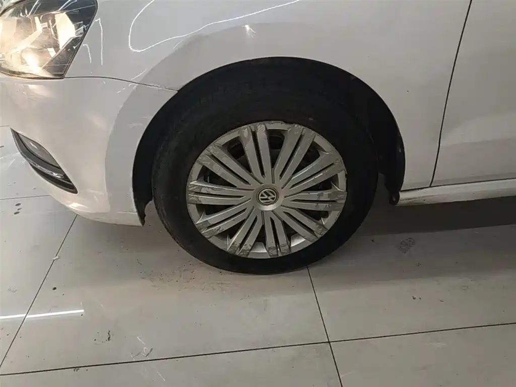 Volkswagen Polo 2016 1.6L Manual Comfort фото 23