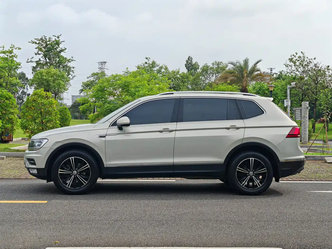 Volkswagen Tiguan L 2019 330TSI Automatic 2WD Panorama Comfort Edition China VI фото 9