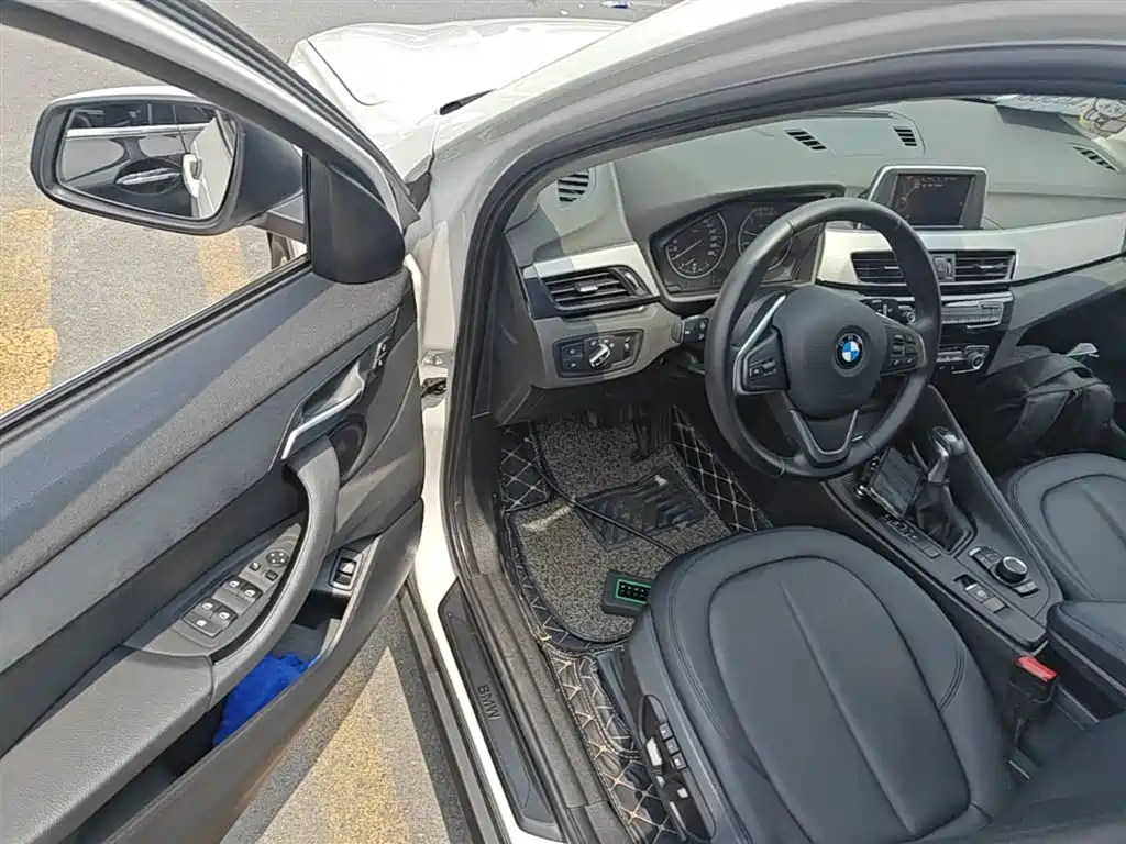 BMW X1 2016 sDrive18Li Premium Model фото 16