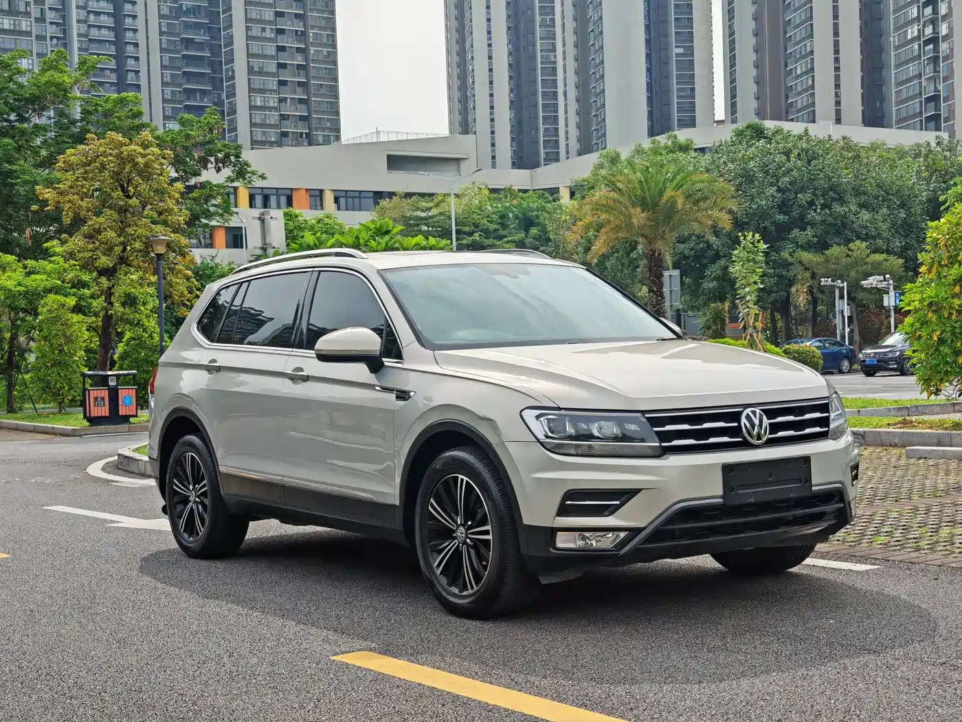 Volkswagen Tiguan L 2019 330TSI Automatic 2WD Panorama Comfort Edition China VI фото 2