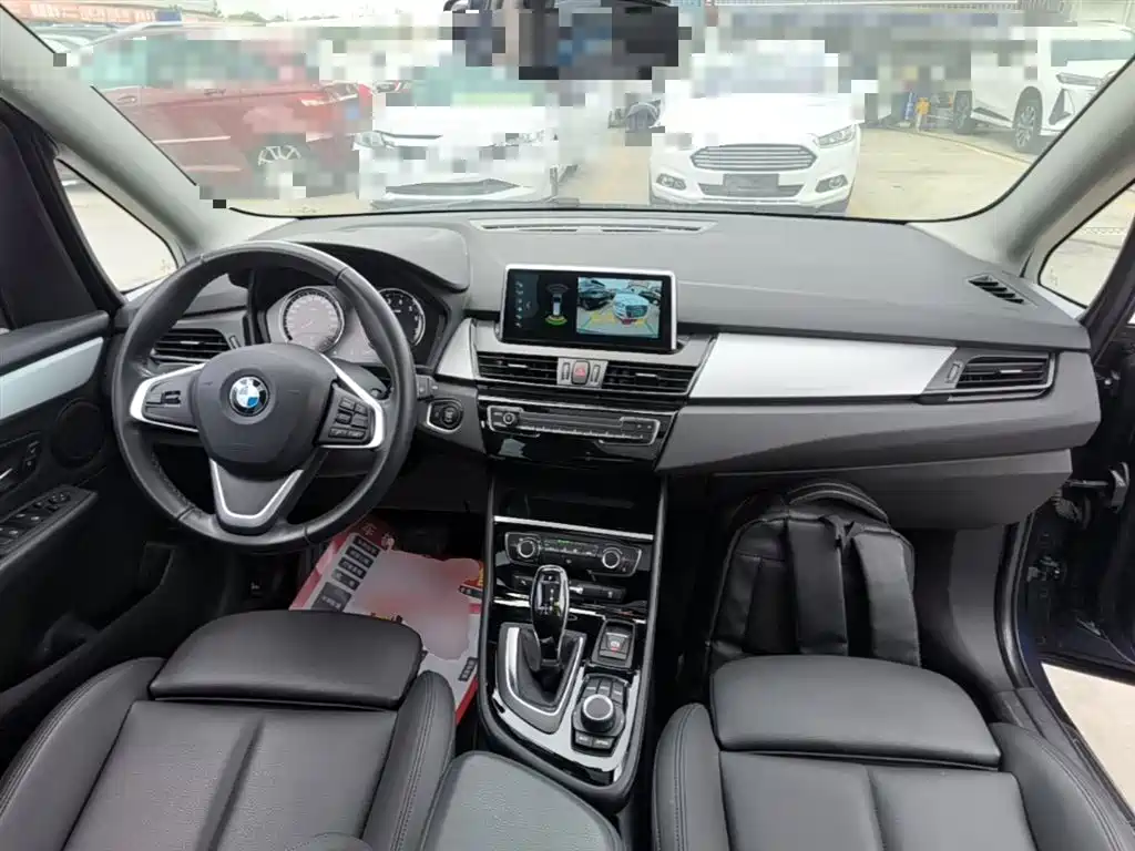 BMW 2 Series Gran Tourer 2019 220i Leading фото 10