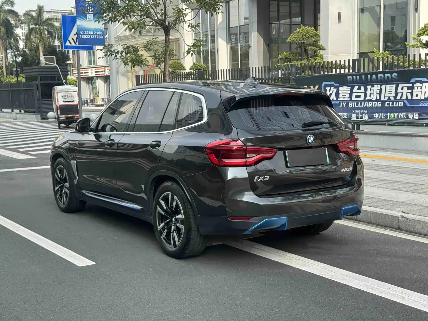 BMW iX3 2021 Leading фото 6