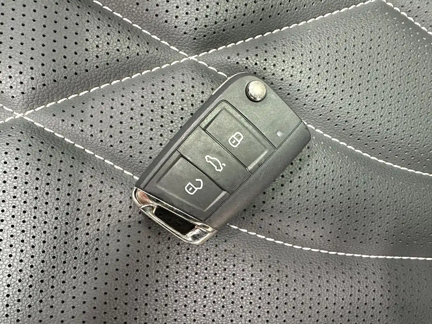 Volkswagen Tiguan L 2022 380TSI Automatic 4WD R-Line Cross Edition 7-Seater фото 12