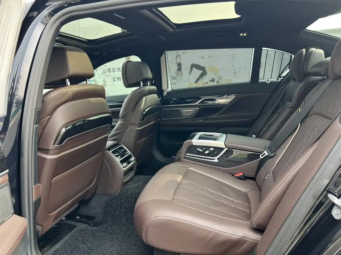 BMW 7 Series 2021 Model 730Li M Sport Package фото 15