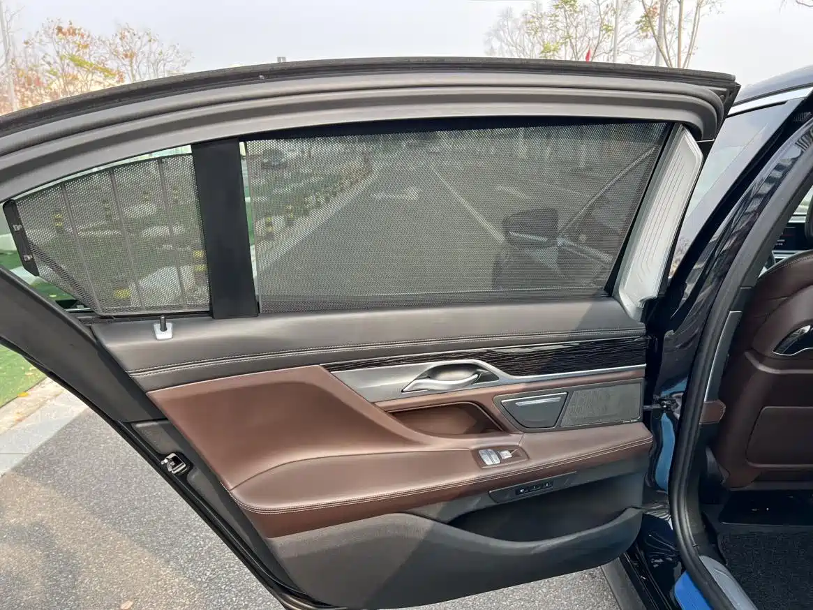 BMW 7 Series 2021 Model 730Li M Sport Package фото 8