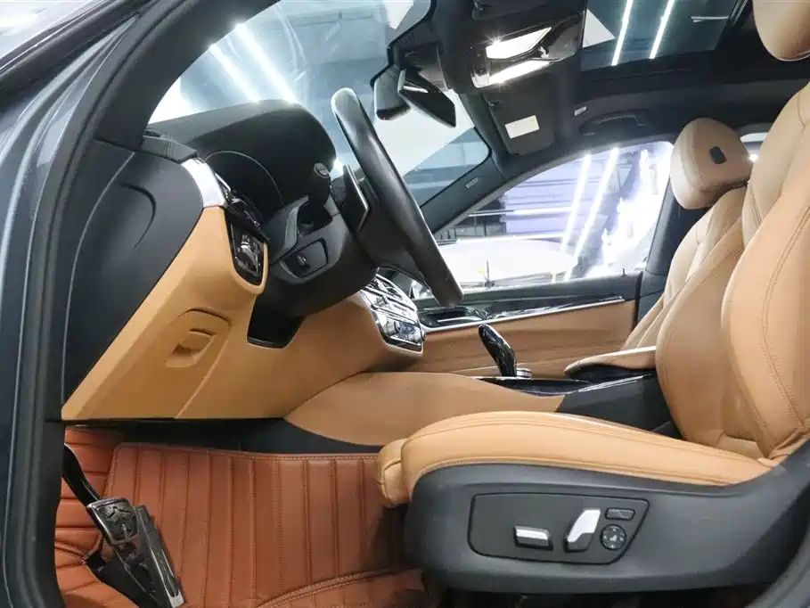 BMW 6 Series GT 2019 630i M Sport Package фото 14
