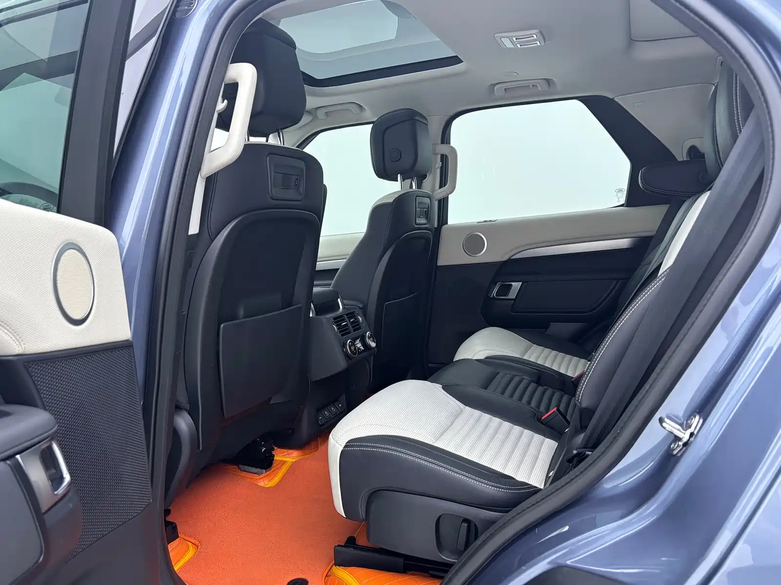 Фото 11 - Land Rover Discovery