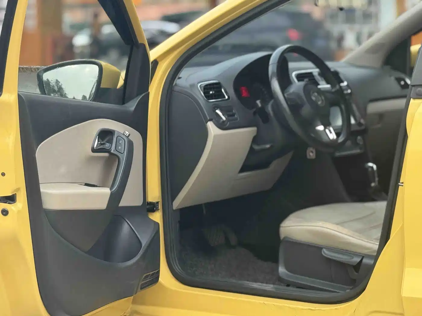 Volkswagen Polo 2011 1.6L Automatic Cool Edition фото 10