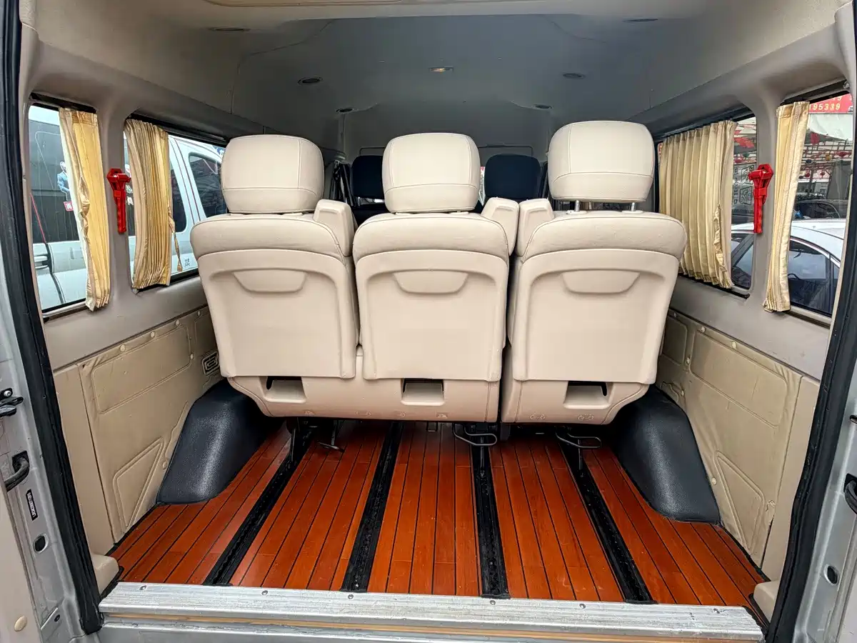 Ford New Generation Transit 2013 2013 2.4T Diesel Economy Logistics Short Wheelbase Medium Roof China III