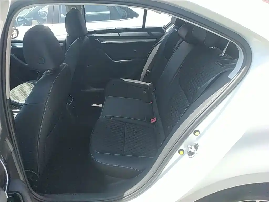 Škoda Octavia 2018 TSI230 DSG Luxury Edition фото 17