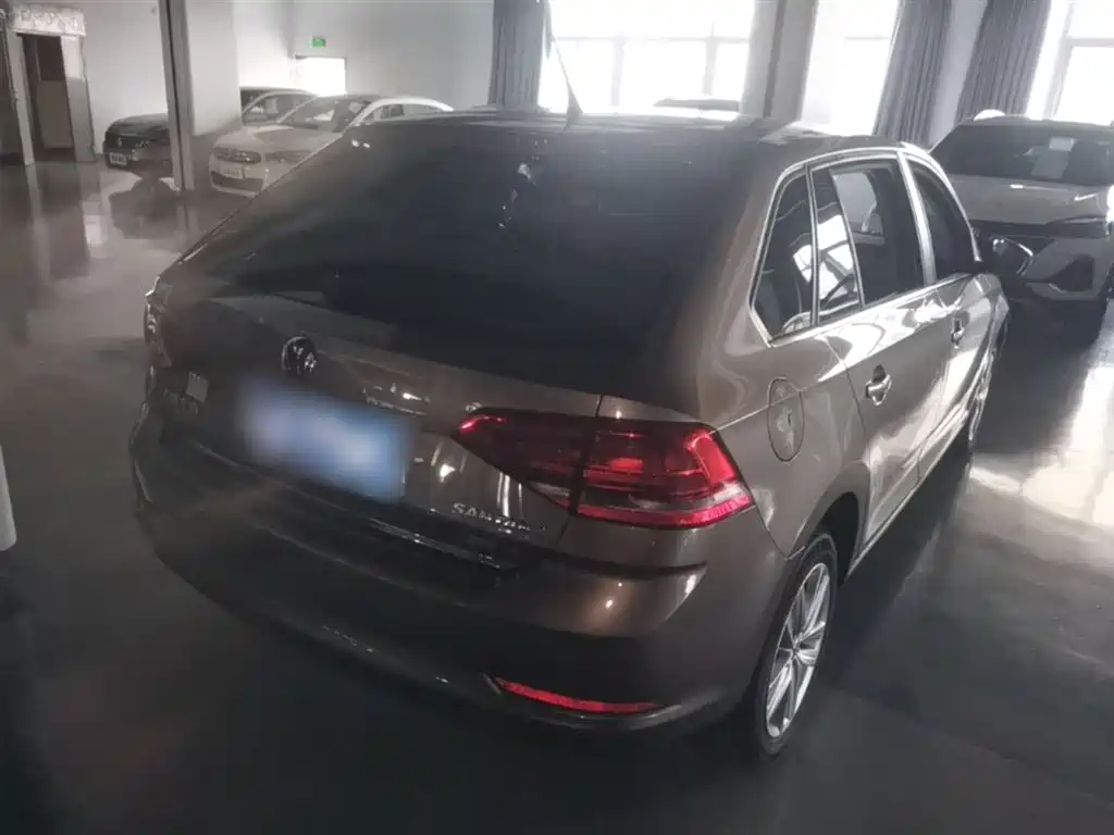 Volkswagen Santana 2015 Gran Santana 230TSI DSG Comfort фото 7
