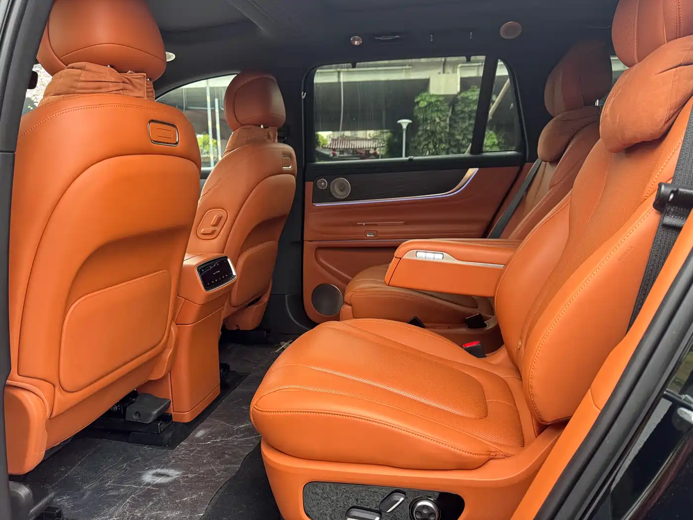AITO Wenjie AITO M9 2024 Extended Range Ultra 42kWh 6-Seater фото 15