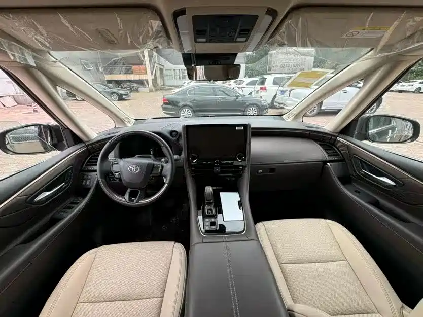 Toyota Alphard 2025 Hybrid 2.5L Ultimate Gold Edition фото 6