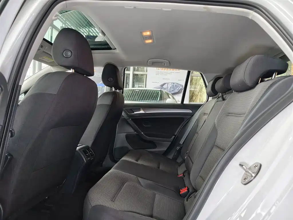 Volkswagen Golf 2017 230TSI Auto Comfort Millionth Anniversary Edition фото 15